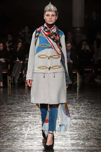 Look 25